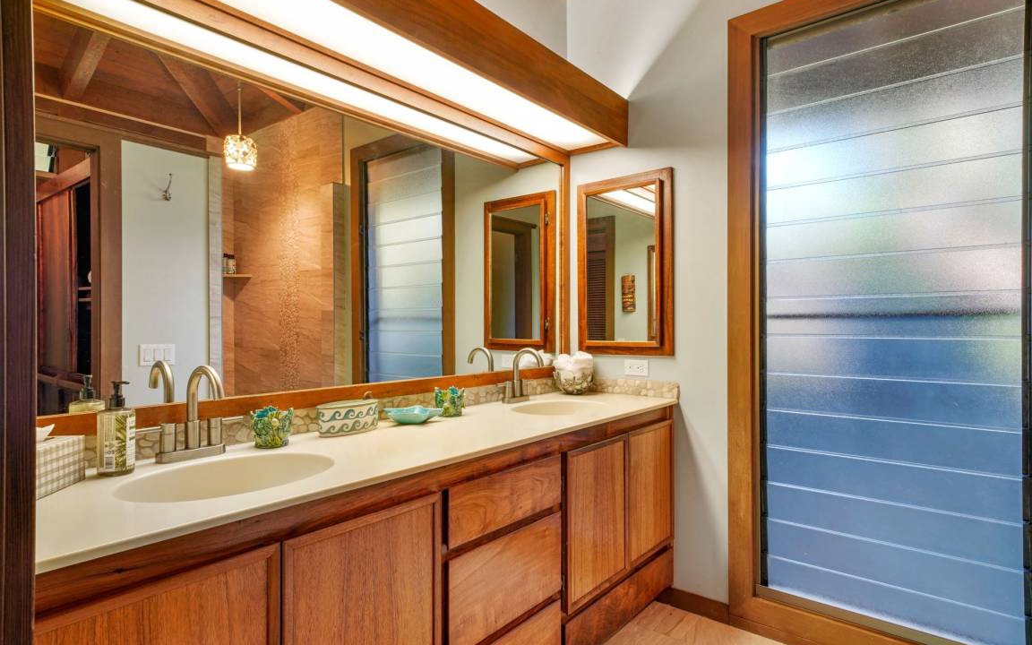 Photo of Bathroom in Kahaluu Bay