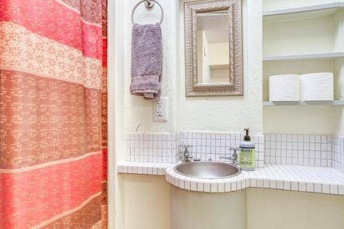 Photo of Bathroom in Kona Paradise