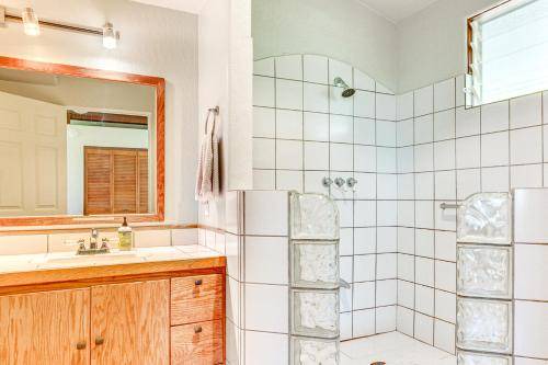 Photo of Bathroom in Kona Paradise