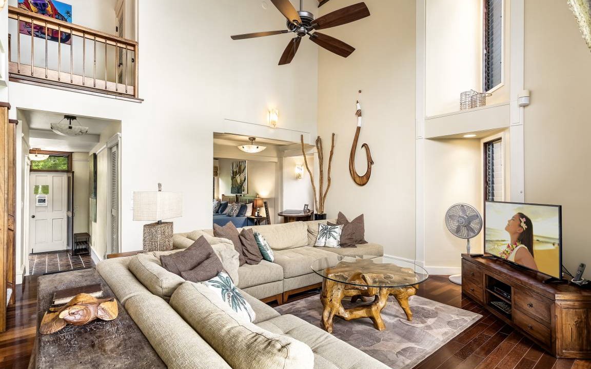 Photo of Livingroom in Kahaluu Bay