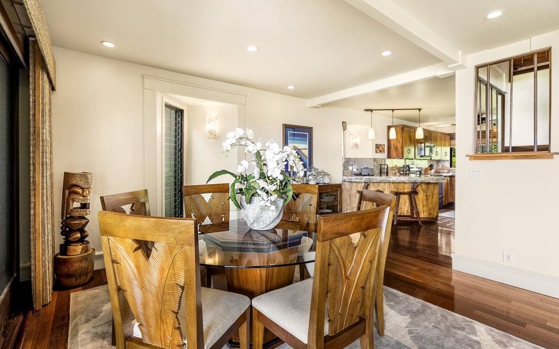 Photo of Livingroom in Kahaluu Bay