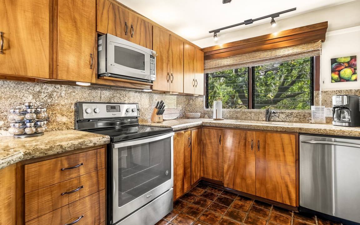Photo of Kitchen in Kahaluu Bay