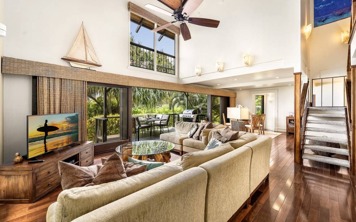 Photo of Livingroom in Kahaluu Bay