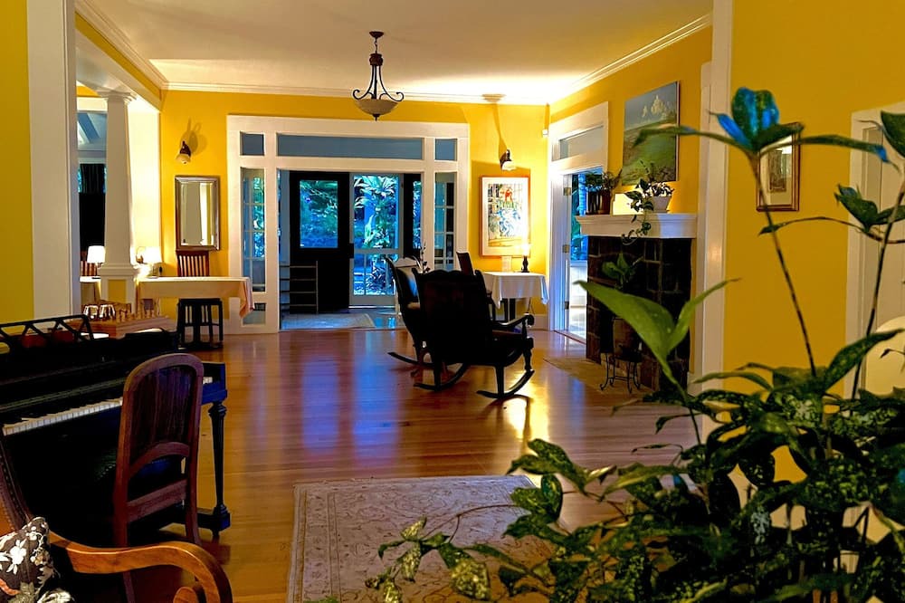 Photo of Livingroom in Hawi