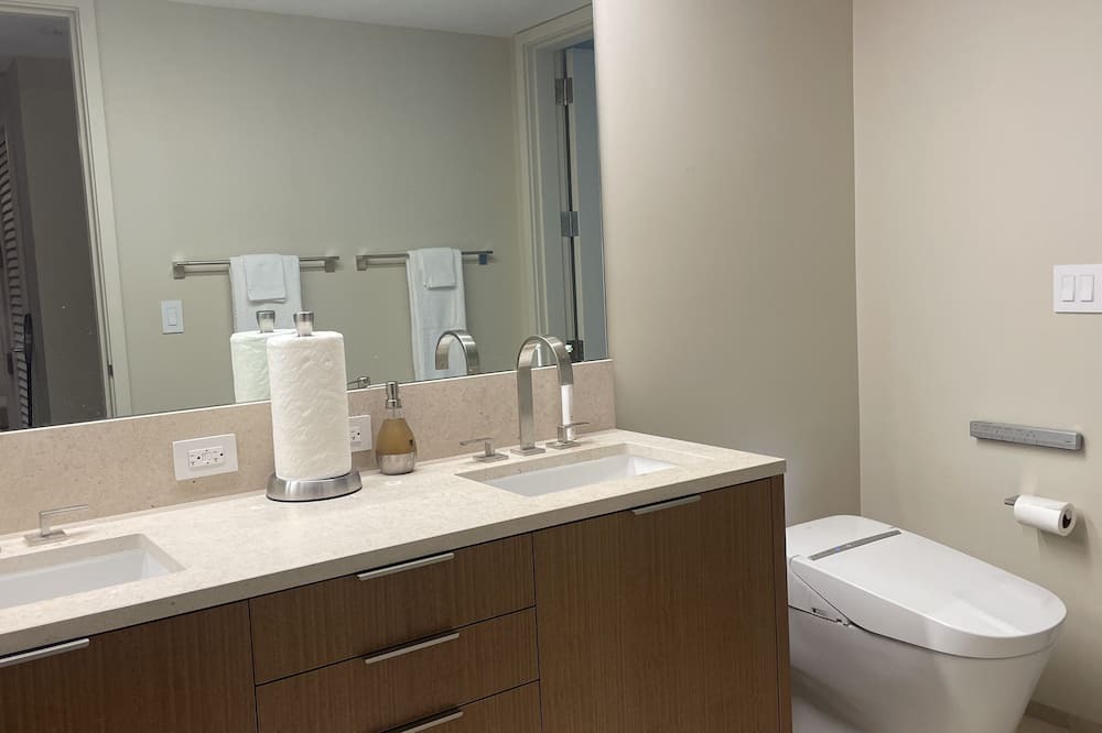 Photo of Bathroom in Ala Moana