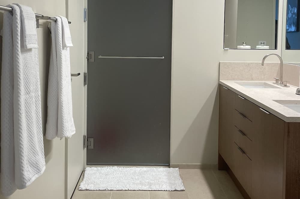 Photo of Bathroom in Ala Moana