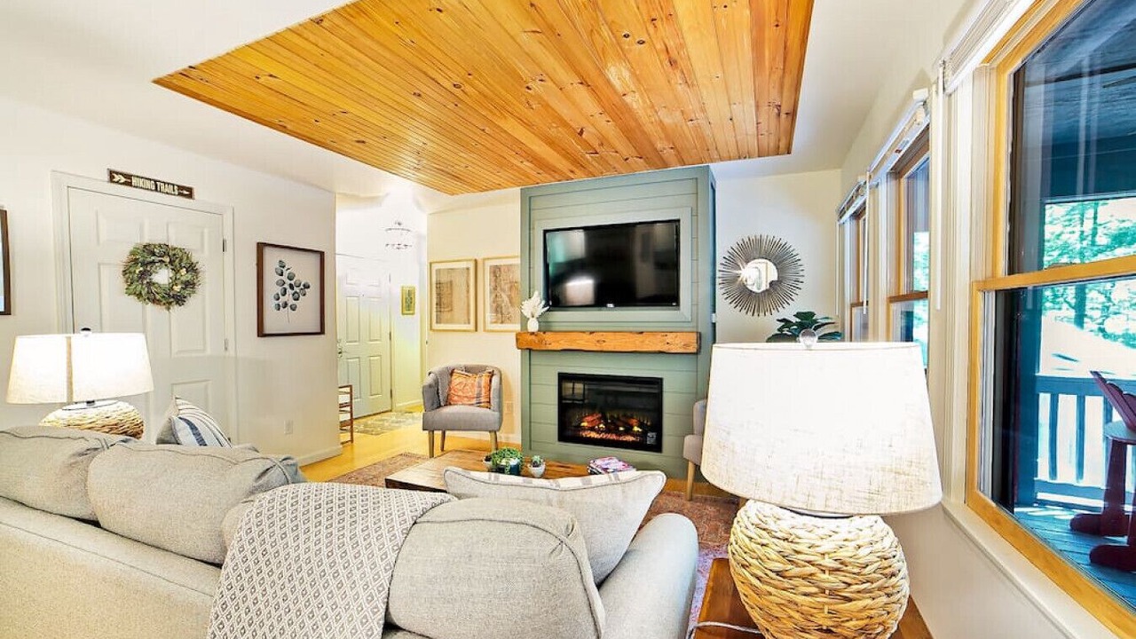 Photo of Livingroom in Saluda