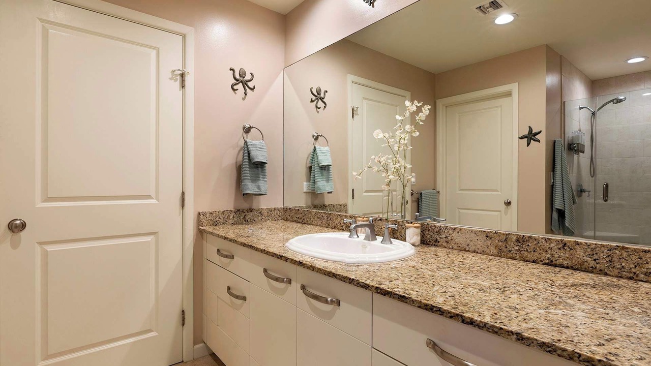 Photo of Bathroom in Kahaluu Bay