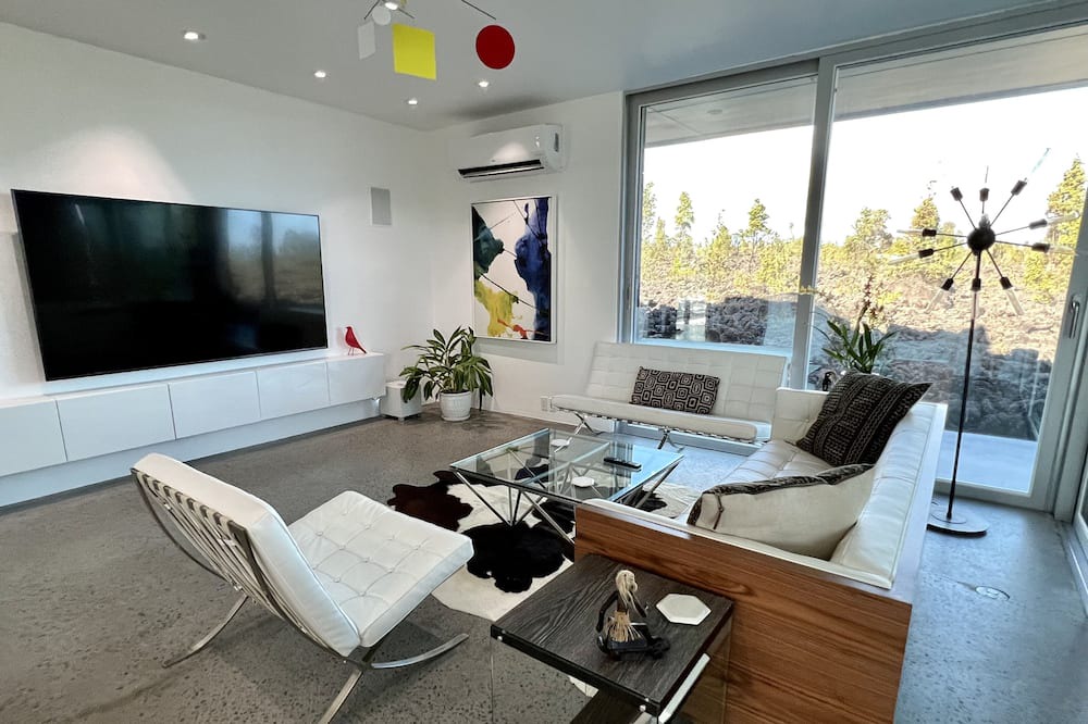 Photo of Livingroom in Puna Palisades