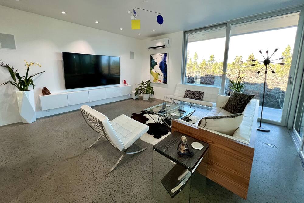 Photo of Livingroom in Puna Palisades