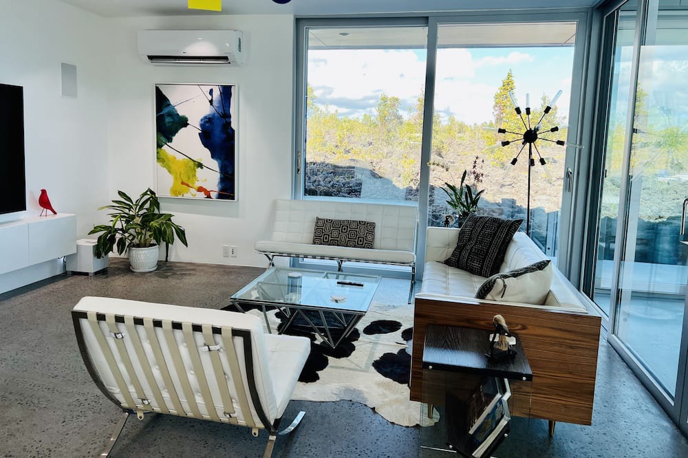 Photo of Livingroom in Puna Palisades