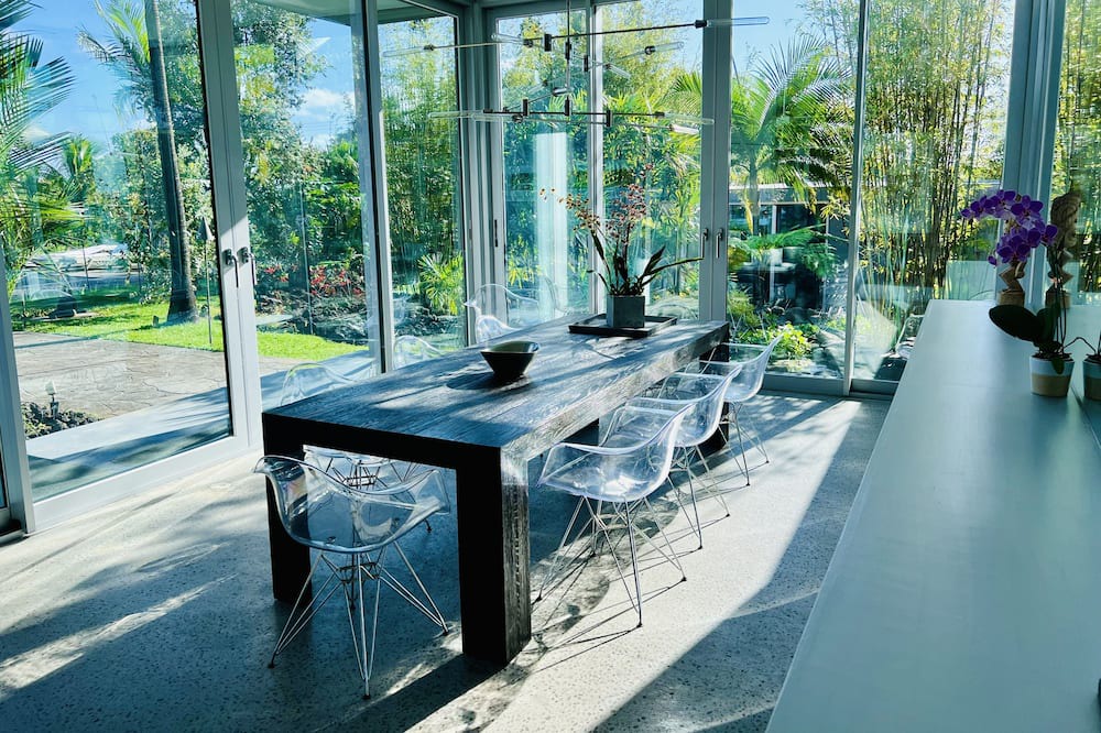 Photo of Livingroom in Puna Palisades