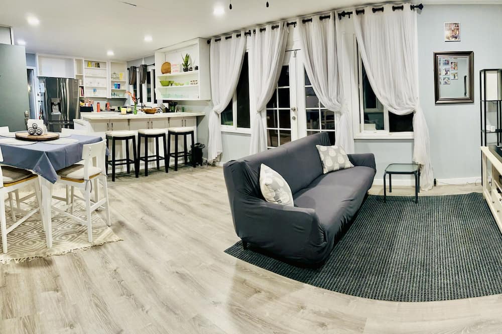 Photo of Livingroom in Ka'a'awa