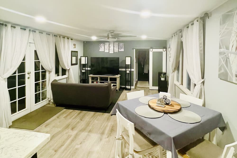 Photo of Livingroom in Ka'a'awa