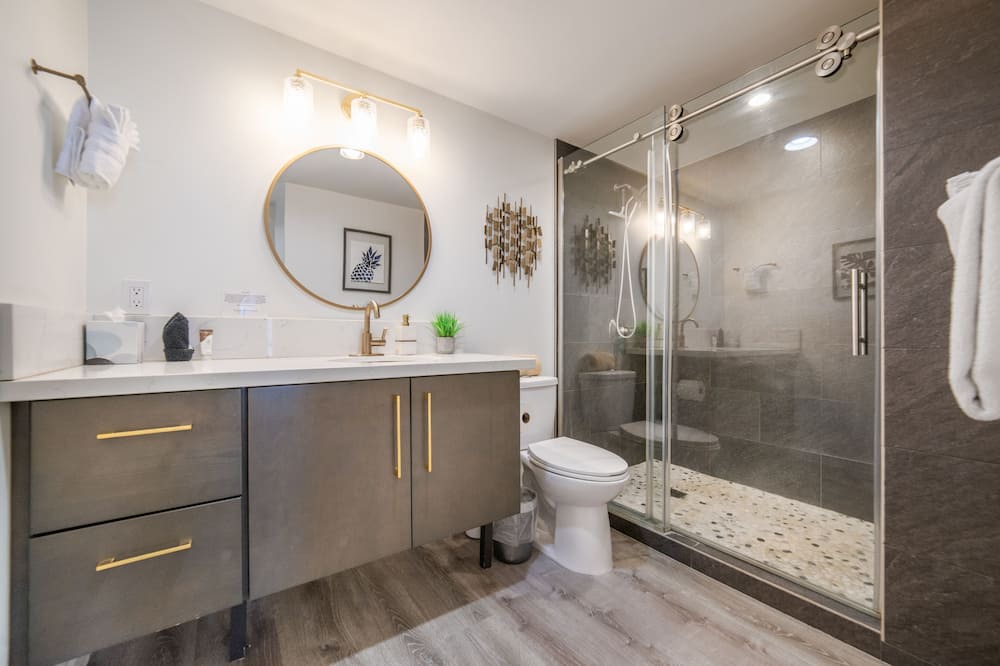 Photo of Bathroom in Wailuku Heights