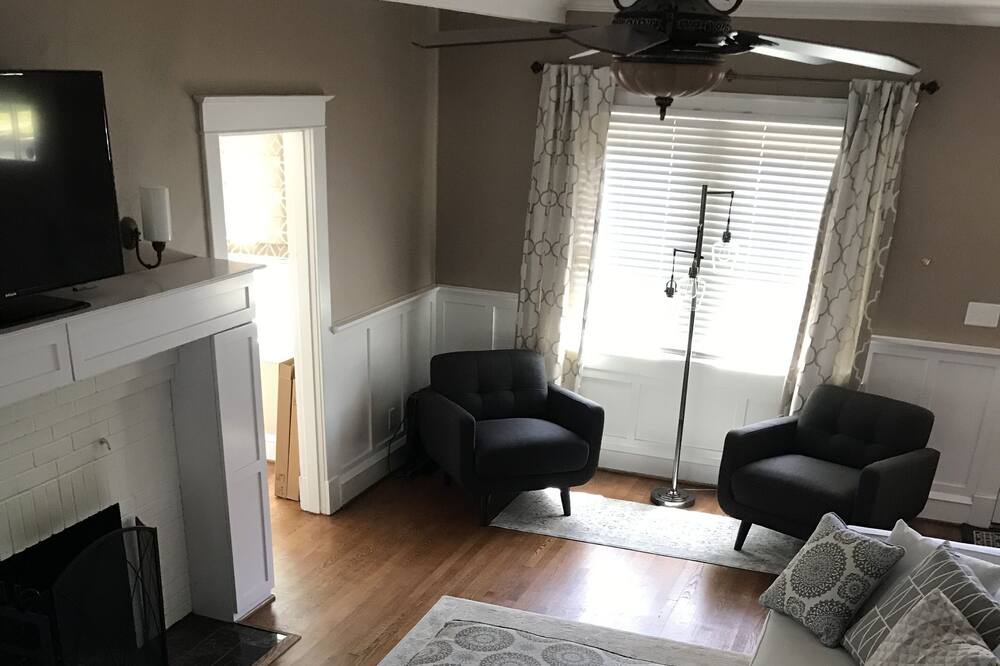Photo of Livingroom in Hampton