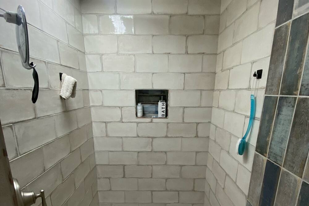 Photo of Bathroom in Lakeland Park