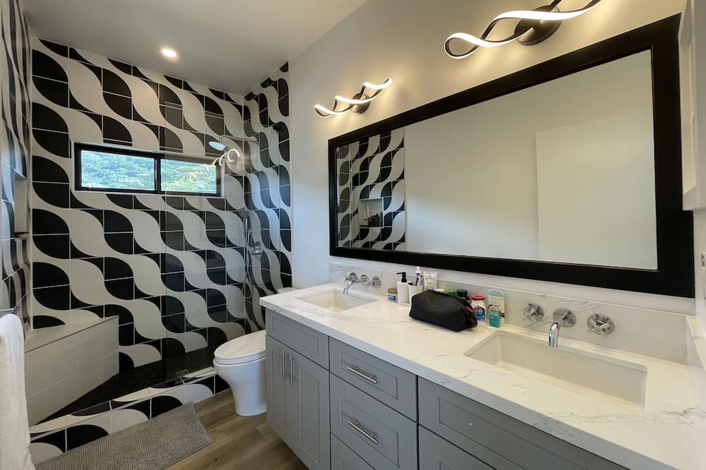 Photo of Bathroom in Haleiwa