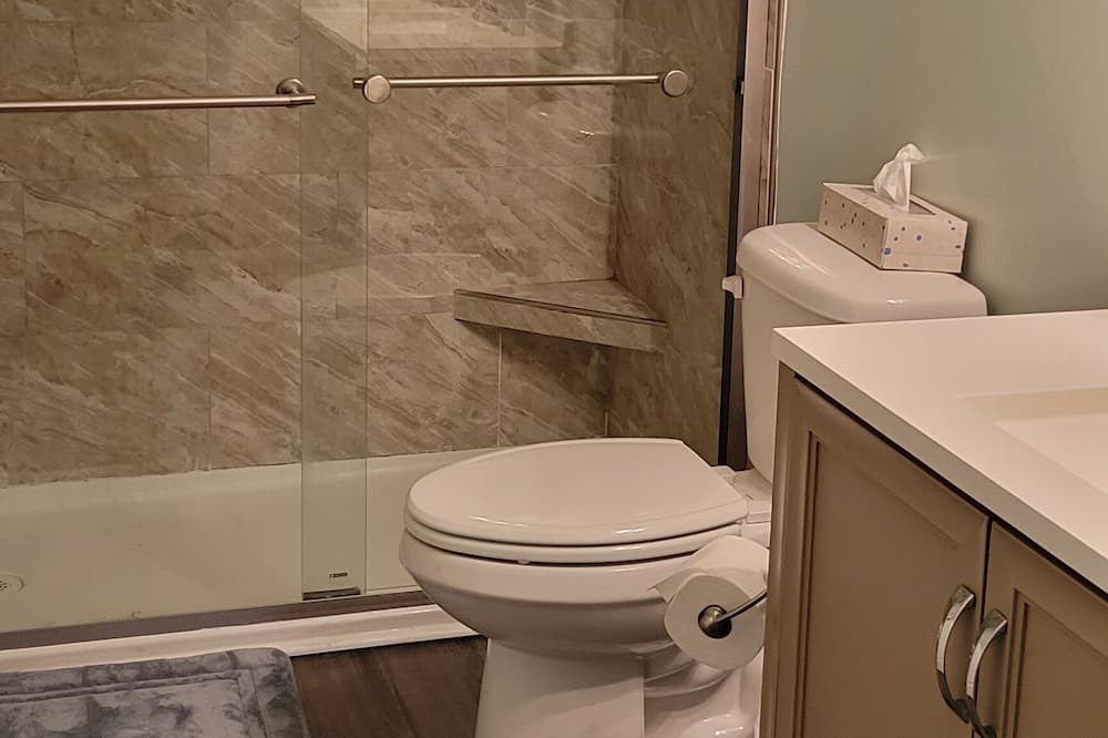 Photo of Bathroom in Carolina Yacht Landing