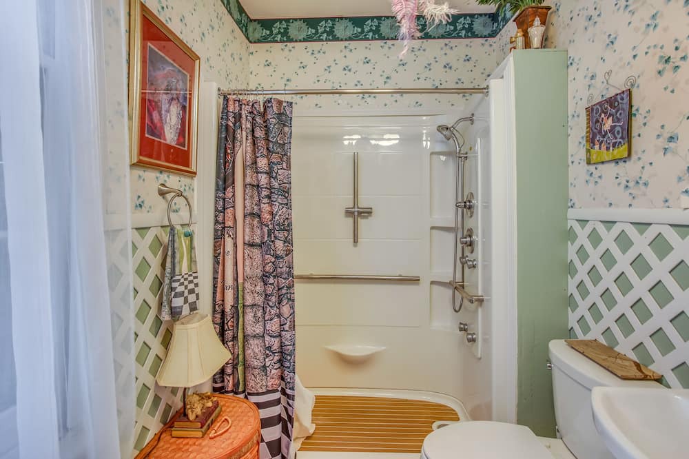 Photo of Bathroom in Winnabow