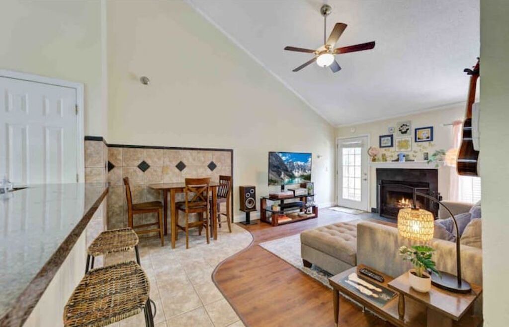 Photo of Livingroom in West Ashley