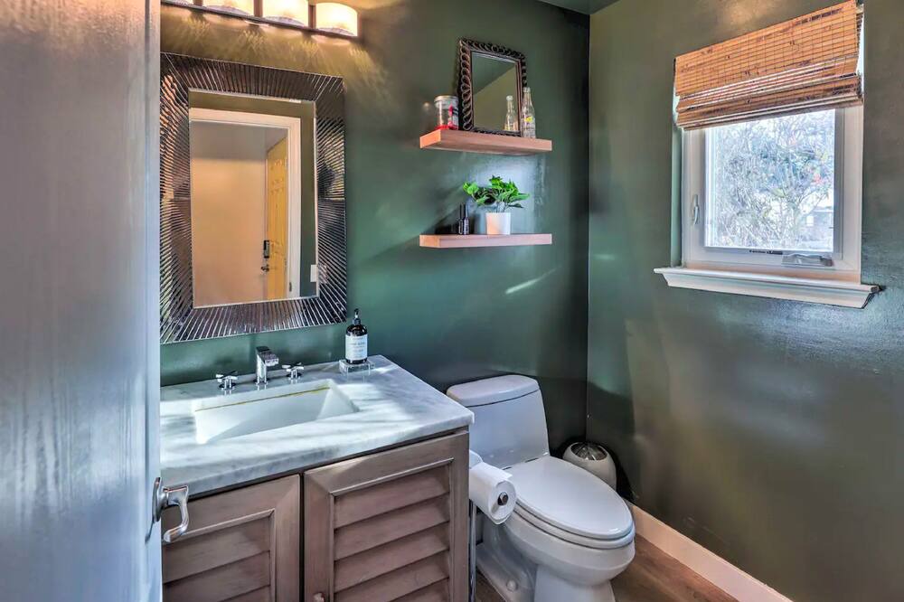 Photo of Bathroom in Franklin Park