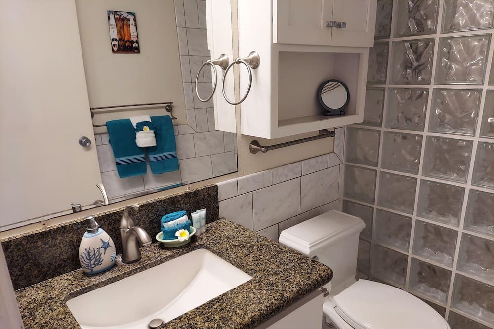 Photo of Bathroom in Maalaea