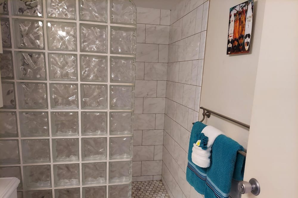 Photo of Bathroom in Maalaea