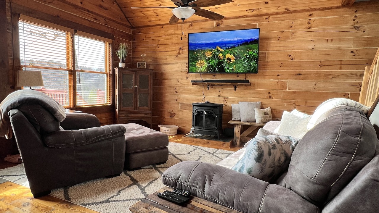 Photo of Livingroom in Purlear