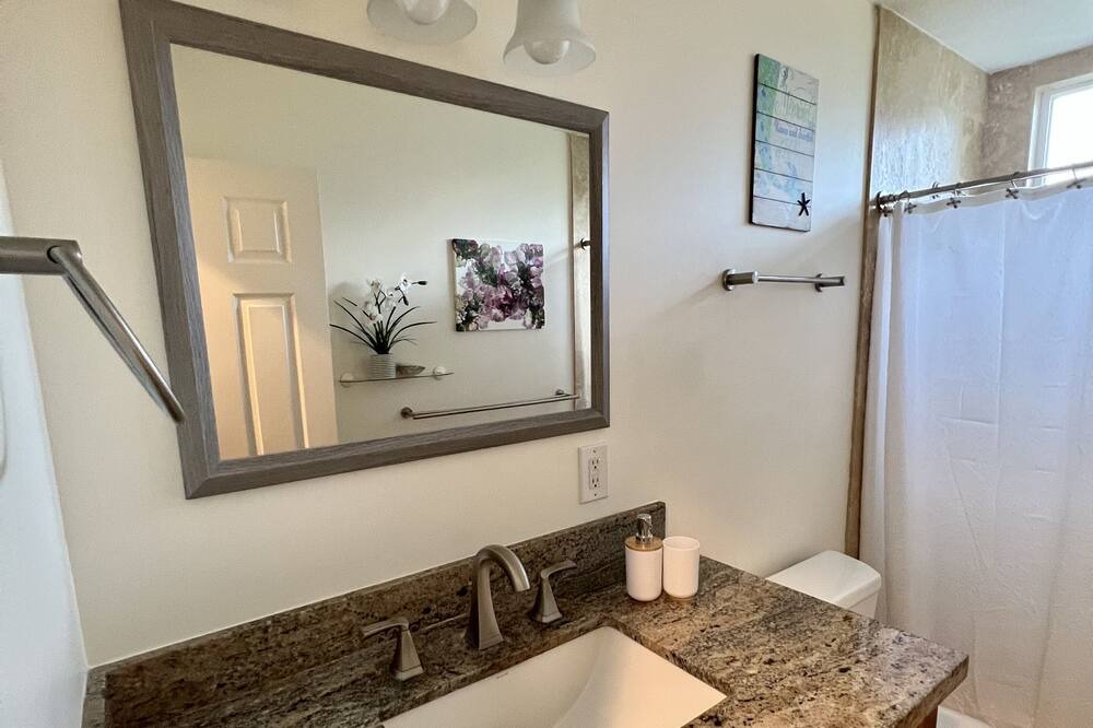 Photo of Bathroom in Punaluu