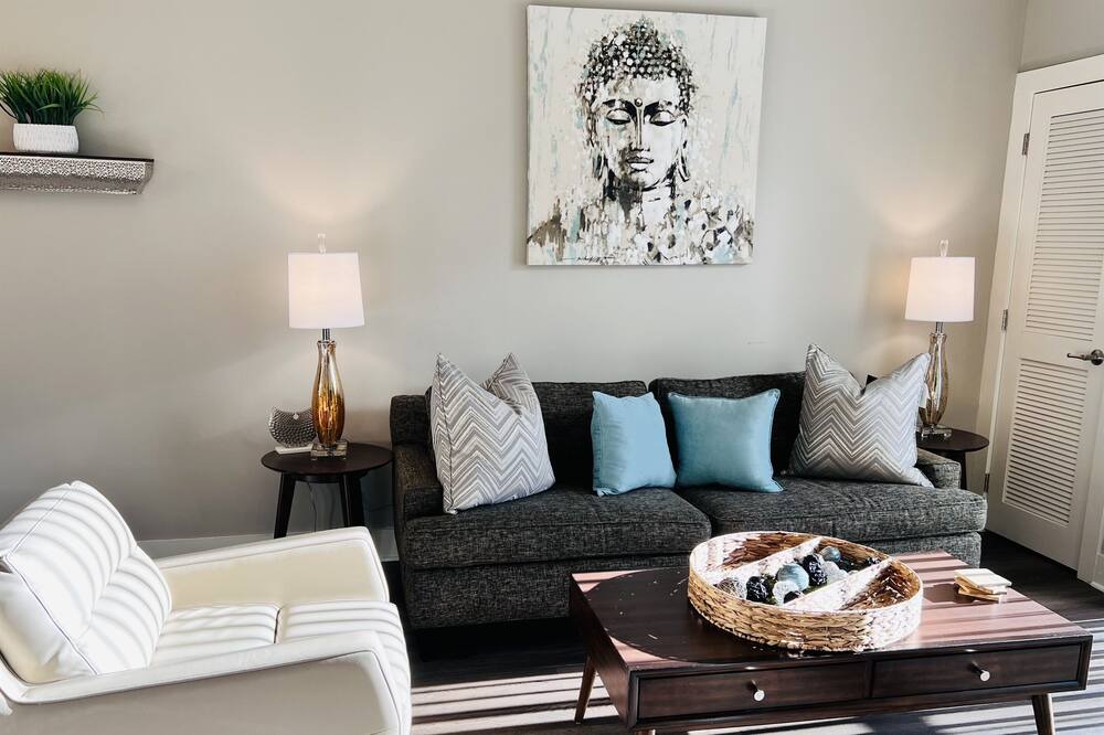 Photo of Livingroom in Barclay Downs