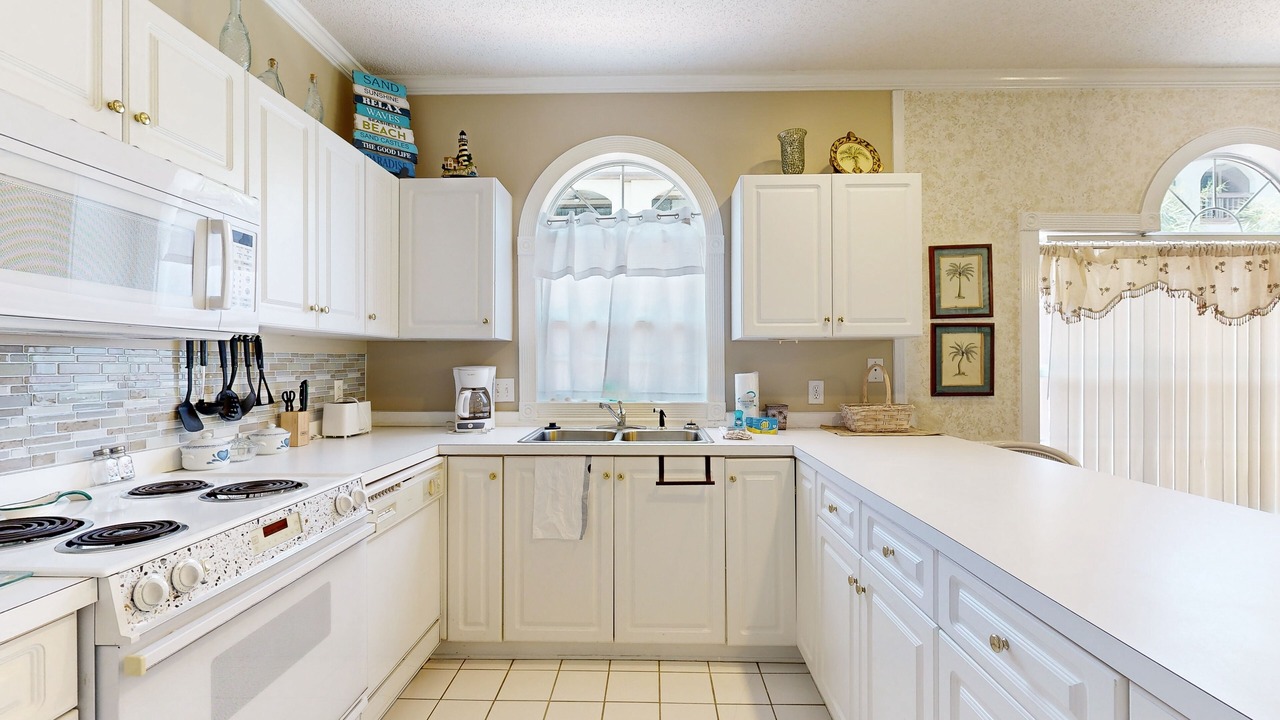 Photo of Kitchen in Arcadian Shores