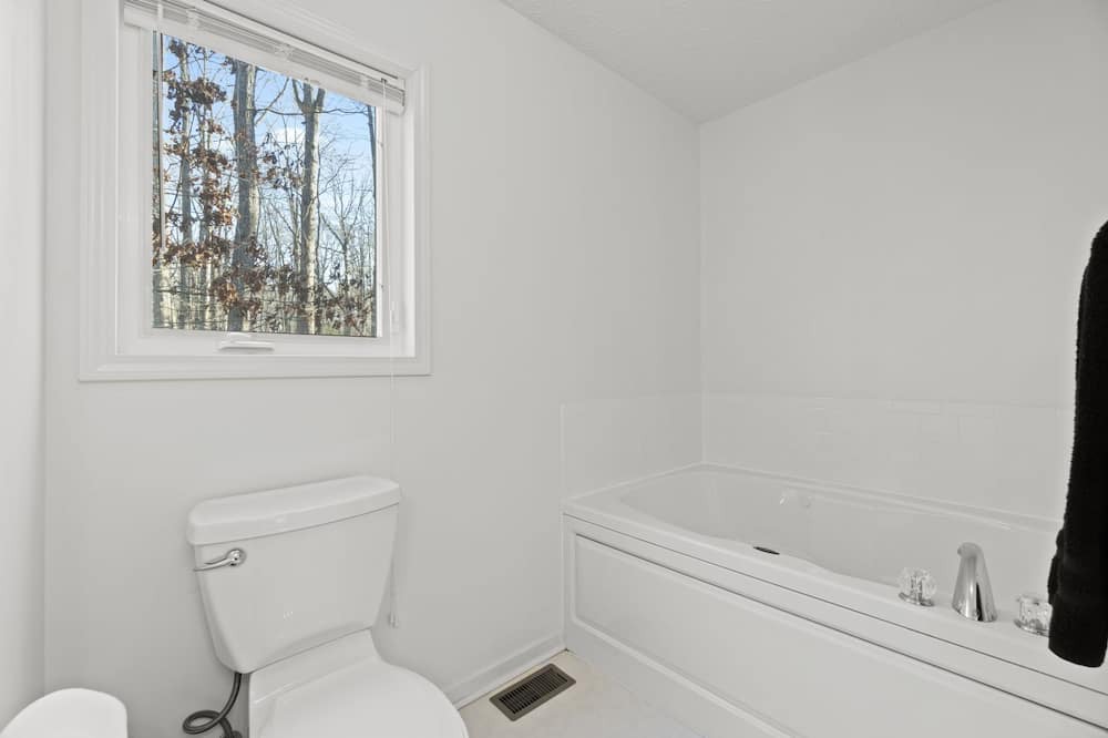 Photo of Bathroom in Cats Paw