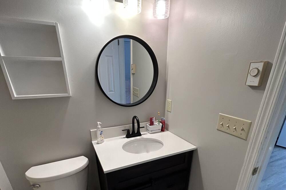 Photo of Bathroom in Newland