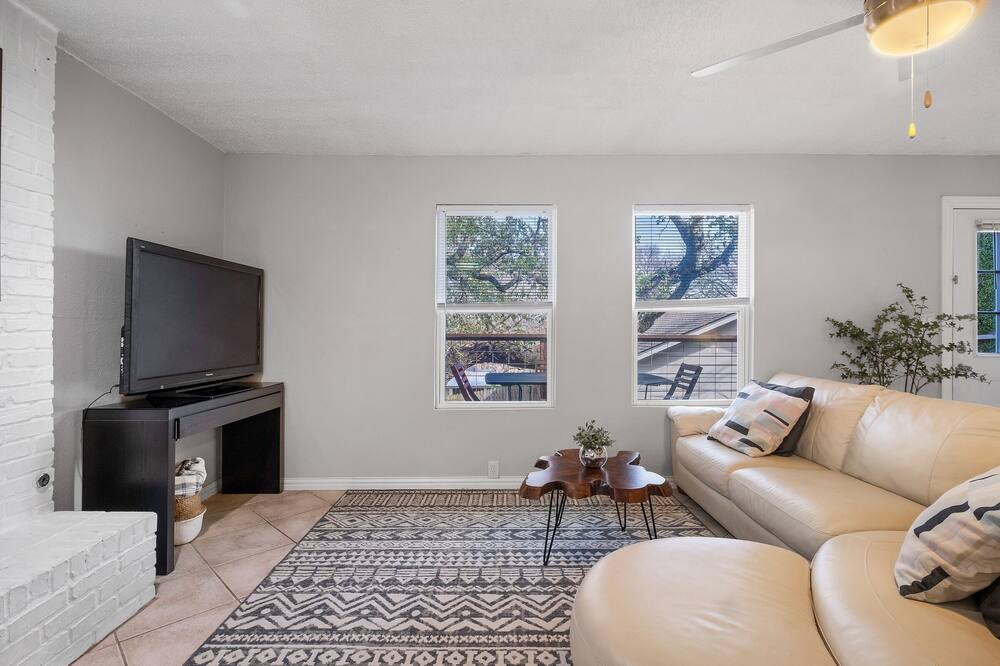 Photo of Livingroom in Stoneridge Place