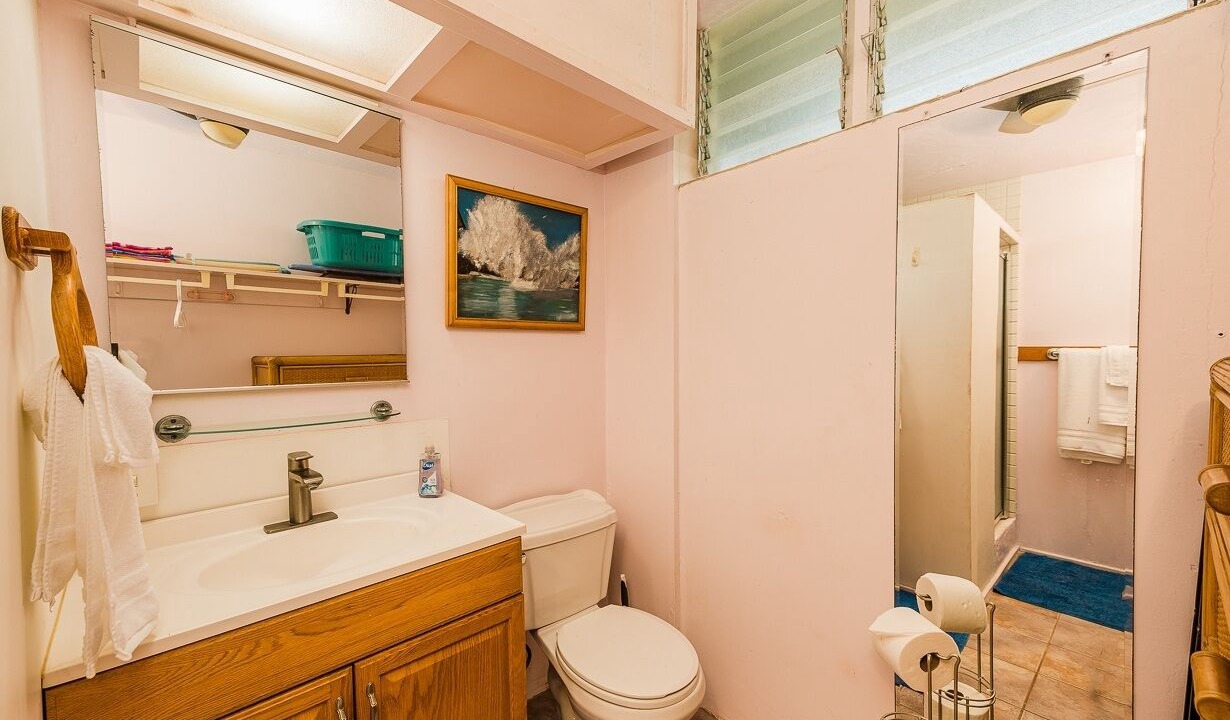 Photo of Bathroom in Kahaluu Bay