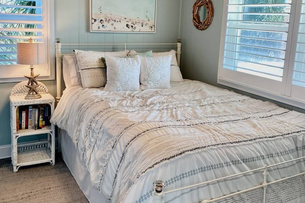 Photo of Bedroom in Long Beach