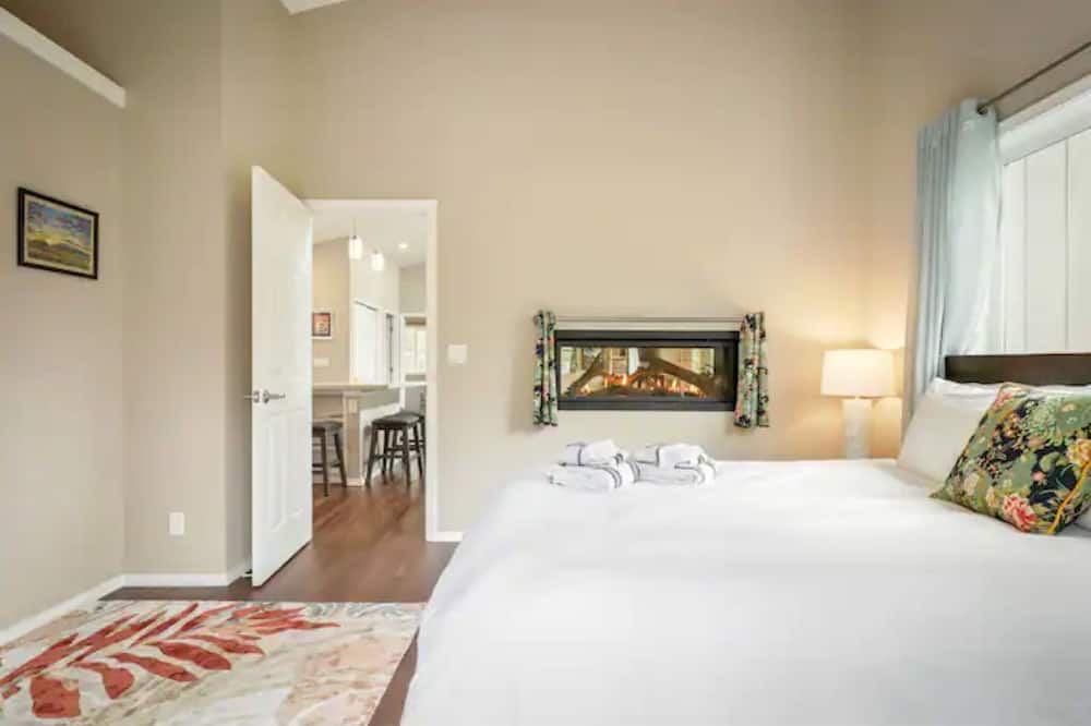 Photo of Bedroom in Royal Hawaiian Estates