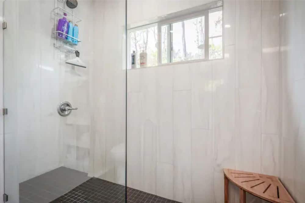 Photo of Bathroom in Royal Hawaiian Estates