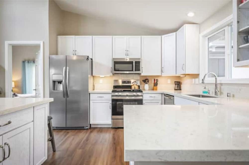 Photo of Kitchen in Royal Hawaiian Estates
