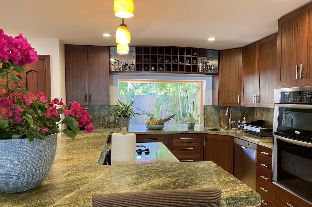 Photo of Kitchen in Nuuanu - Punchbowl