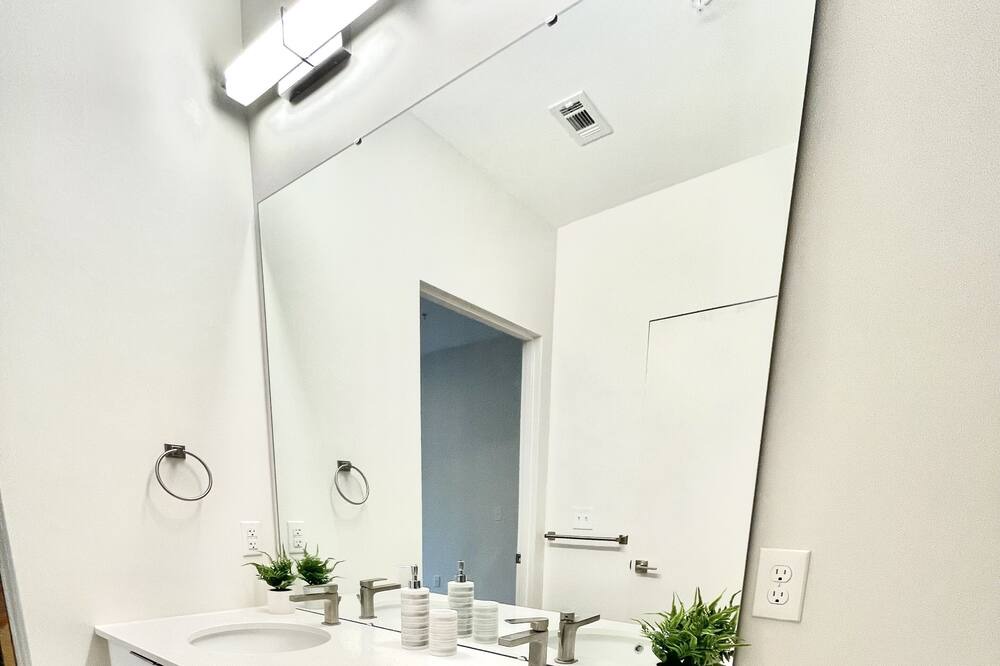 Photo of Bathroom in Optimist Park