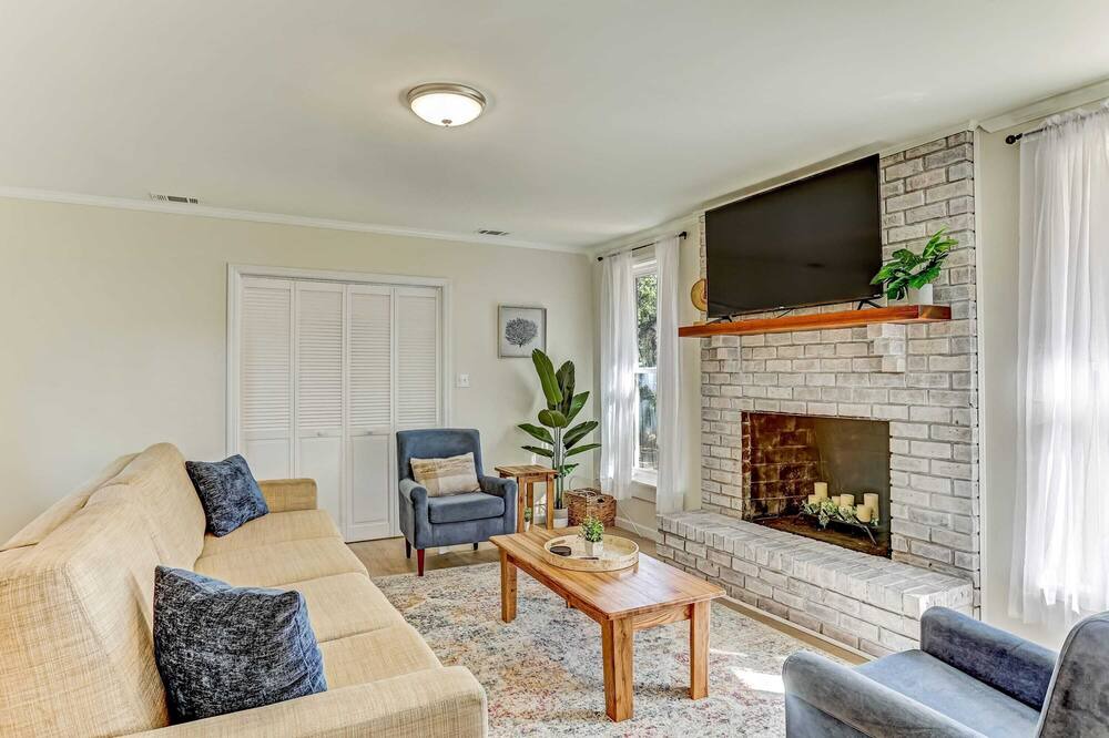 Photo of Livingroom in Savannah