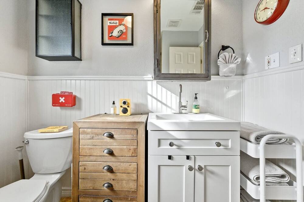 Photo of Bathroom in Blackshear-Prospect Hill