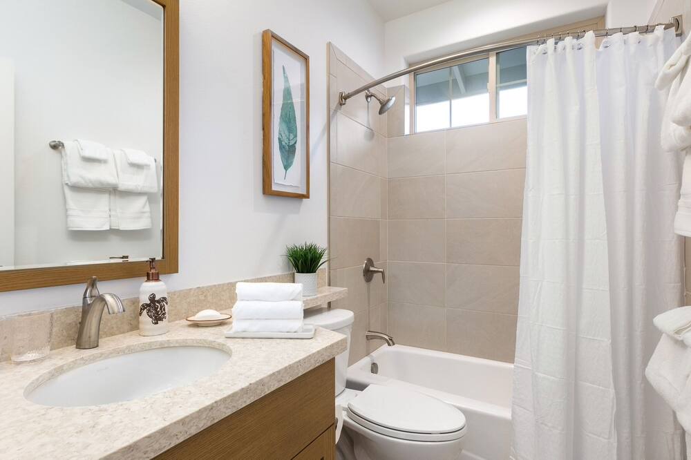 Photo of Bathroom in Makaha Valley