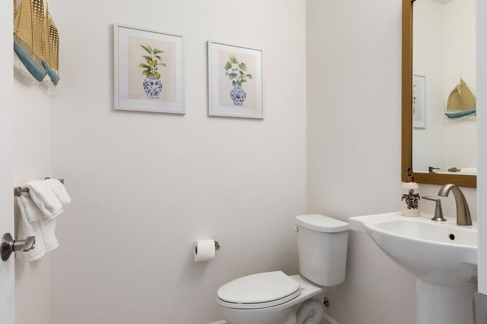 Photo of Bathroom in Makaha Valley