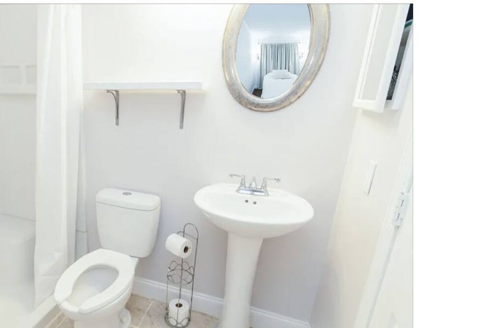 Photo of Bathroom in Folly Field