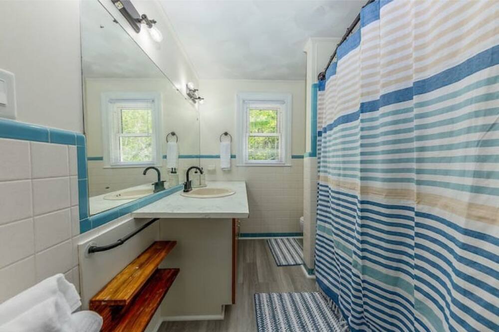 Photo of Bathroom in New Bern