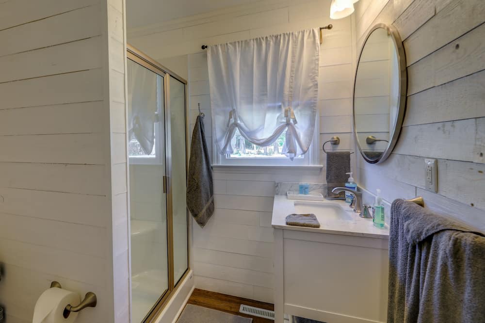 Photo of Bathroom in Arapahoe