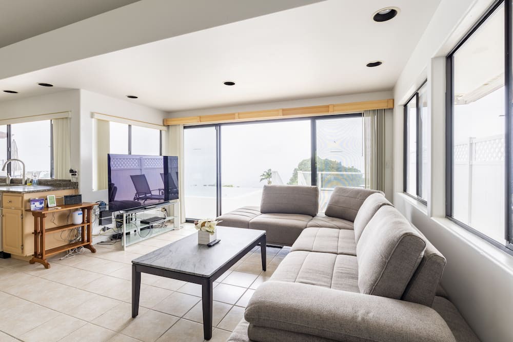 Photo of Livingroom in Holualoa